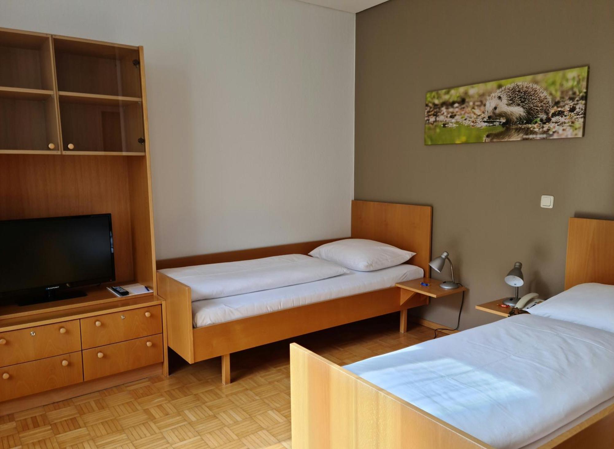 Hotel Viktor Викторсберг Экстерьер фото
